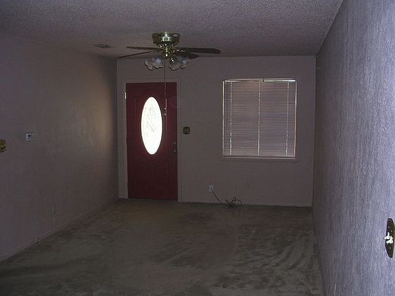 2nd image of 205 Mimosa St