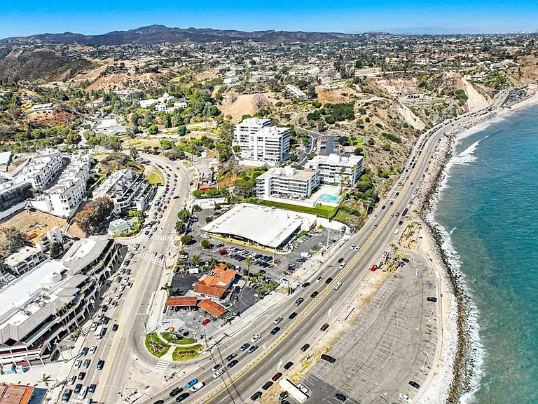 17352 W Sunset Blvd #204 — Photo 9