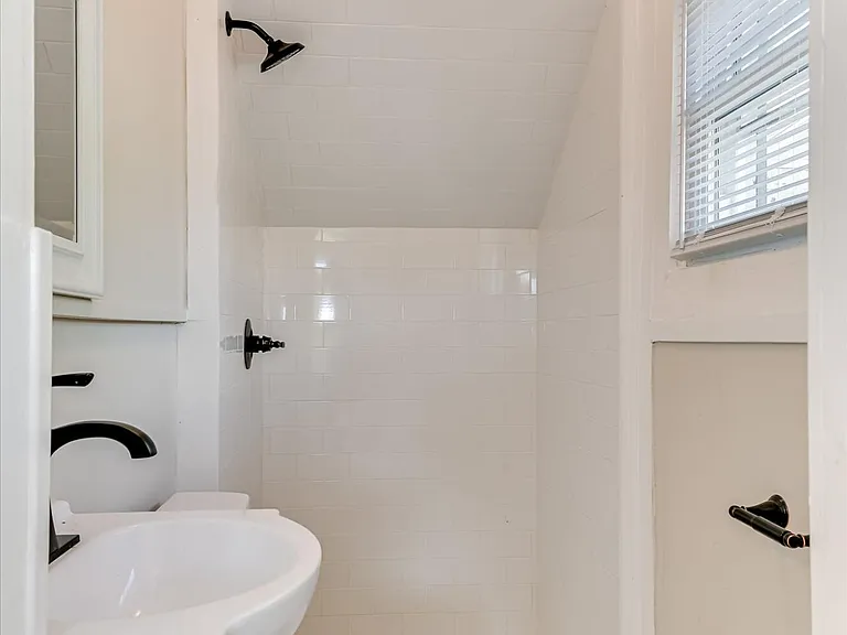 325 Meridian Ave — Photo 18