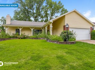 5320 Springtrail Dr, Florissant, MO 63033