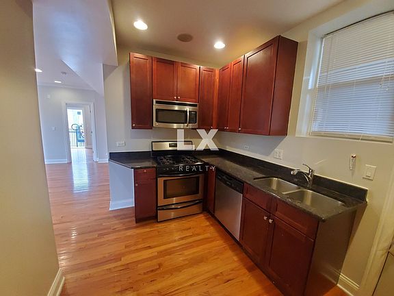 2nd image of 6504 N Claremont Ave APT 2W