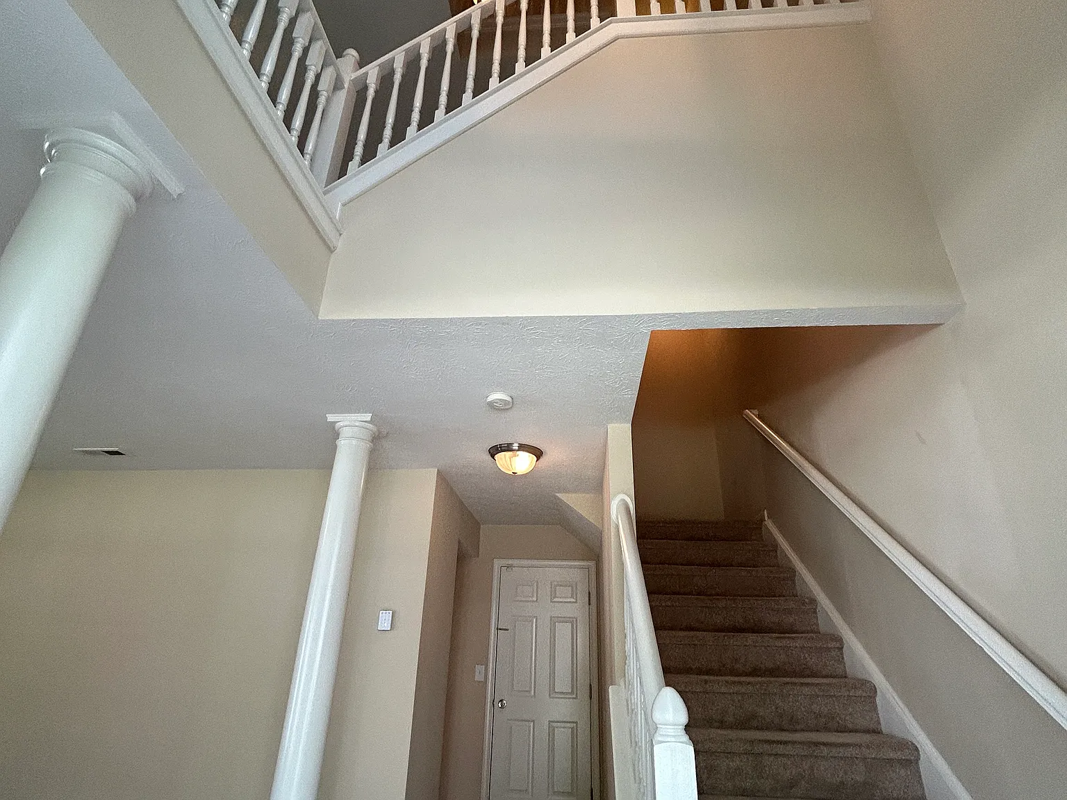 3 bed, 2466 sqft, $2,380 — Photo 2
