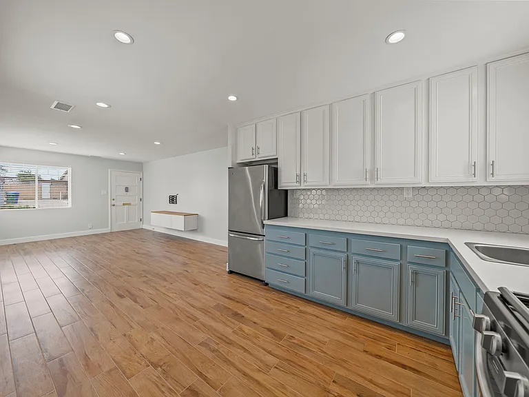 6364 Osler St — Photo 14