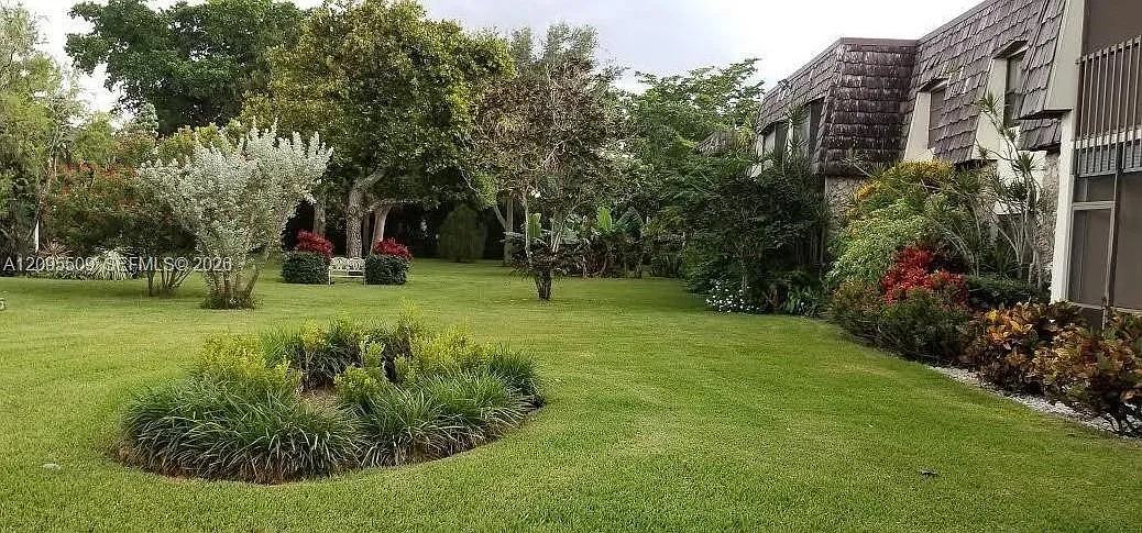 Oakland Shores Condominiu — Photo 4