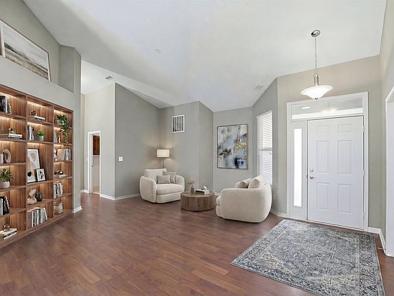 3rd image of 7068 Summer Oak Dr