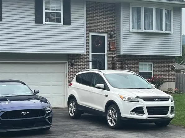 1063 Arbor Ln, Slatington, PA 18080