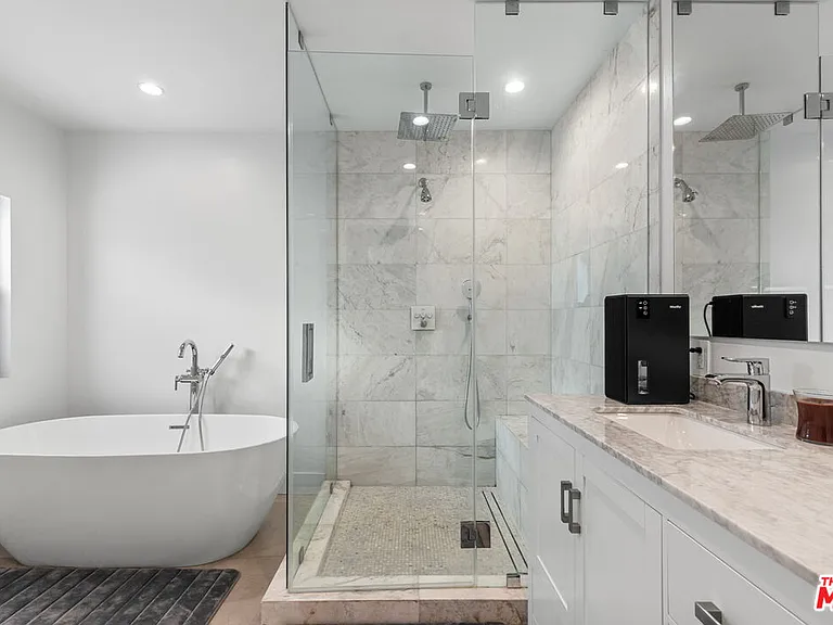 343 Veteran Ave — Photo 11