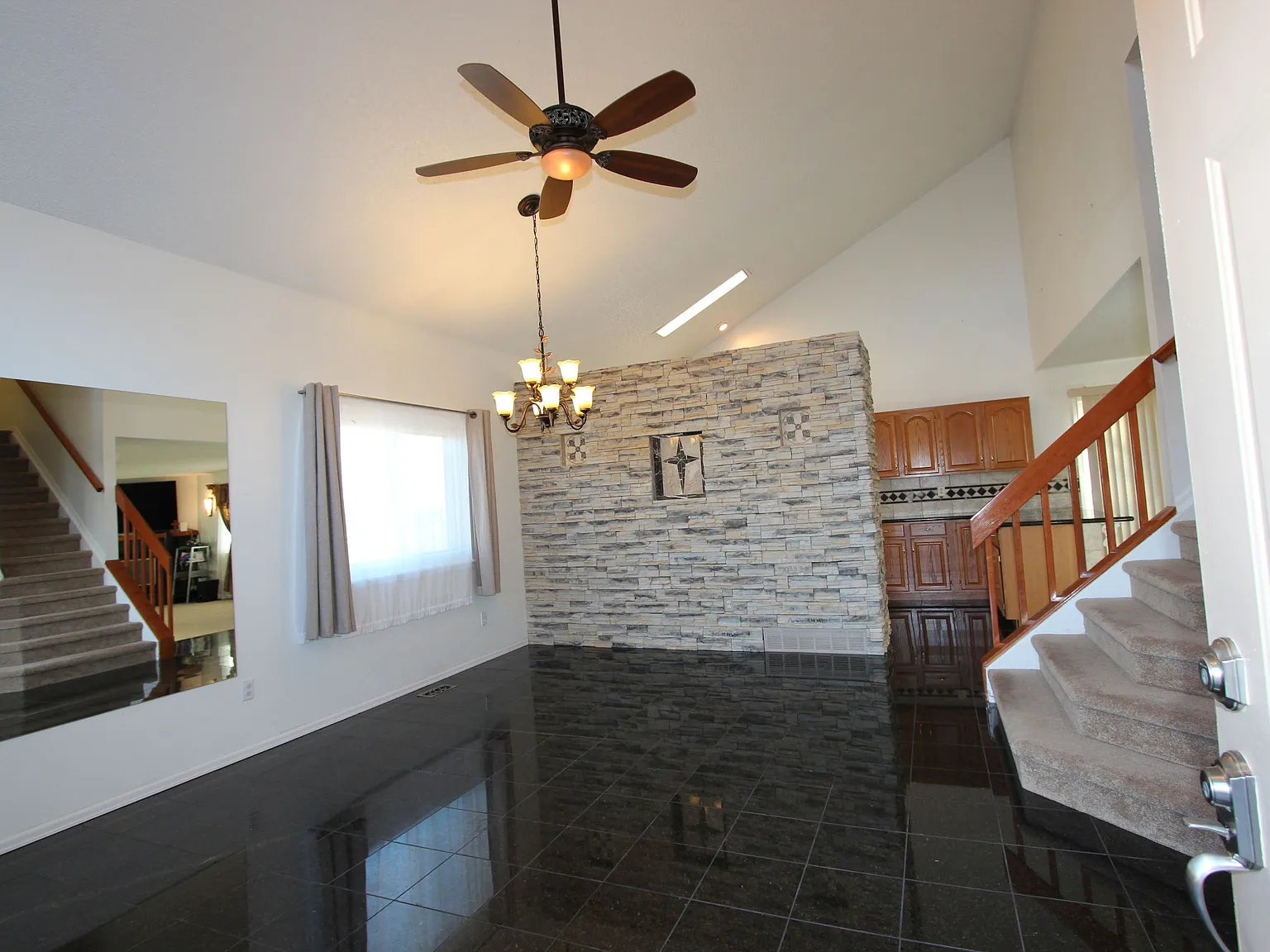 4 bed, 3.5 bath, 2521 sqft, $2,650 — Photo 3