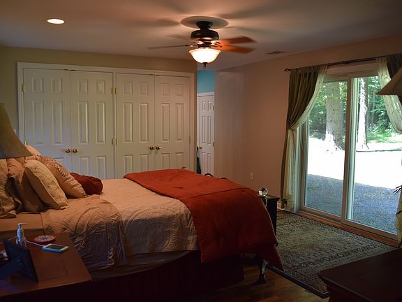 Master Bedroom Pic 2 of 2