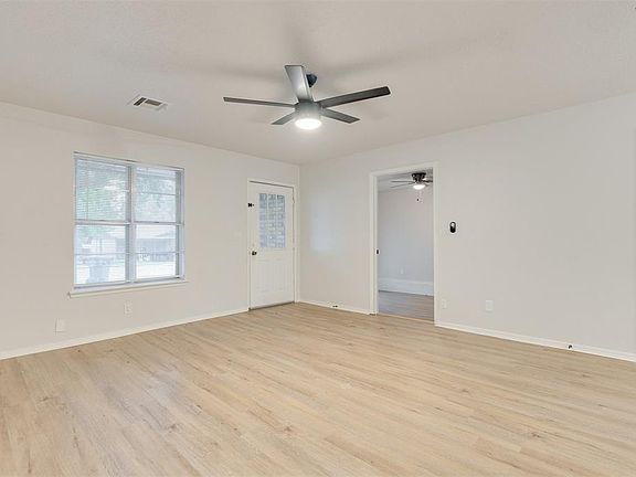 2nd image of 304 Linda Ln