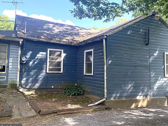 2nd image of 22 Fairview St