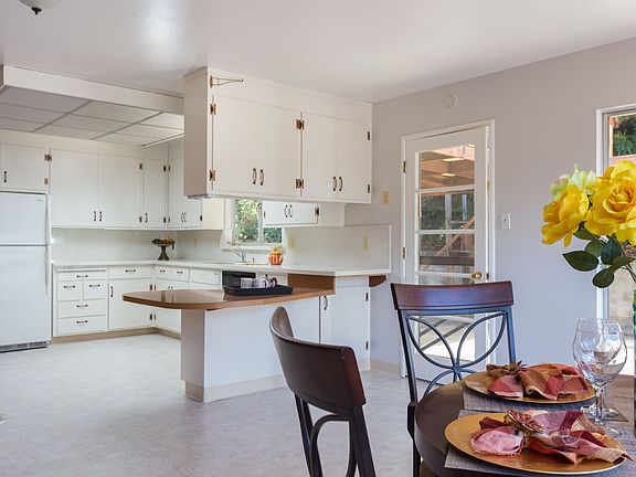 4th image of 4531 Whitecliff Way