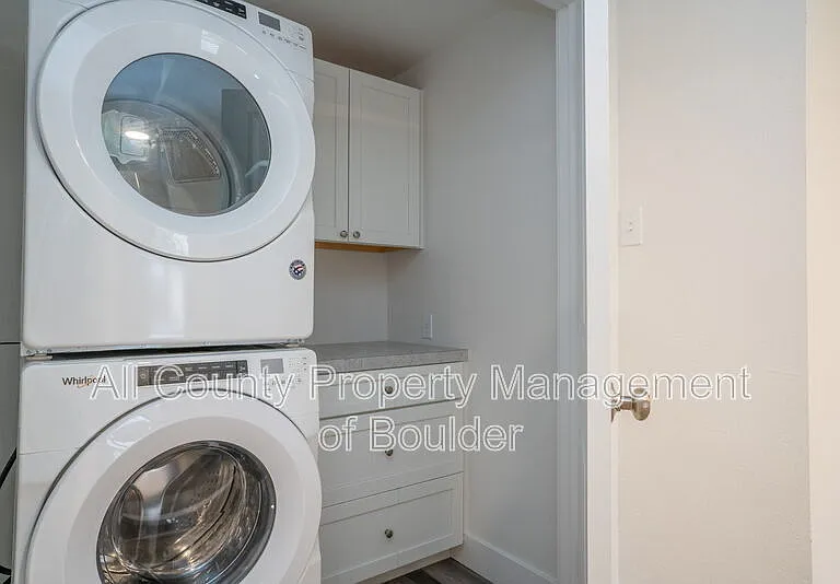 1117 Vivian St — Photo 23