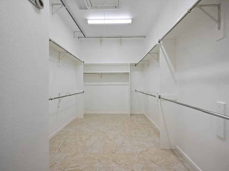 10941 Yorkshire Ln — Photo 26