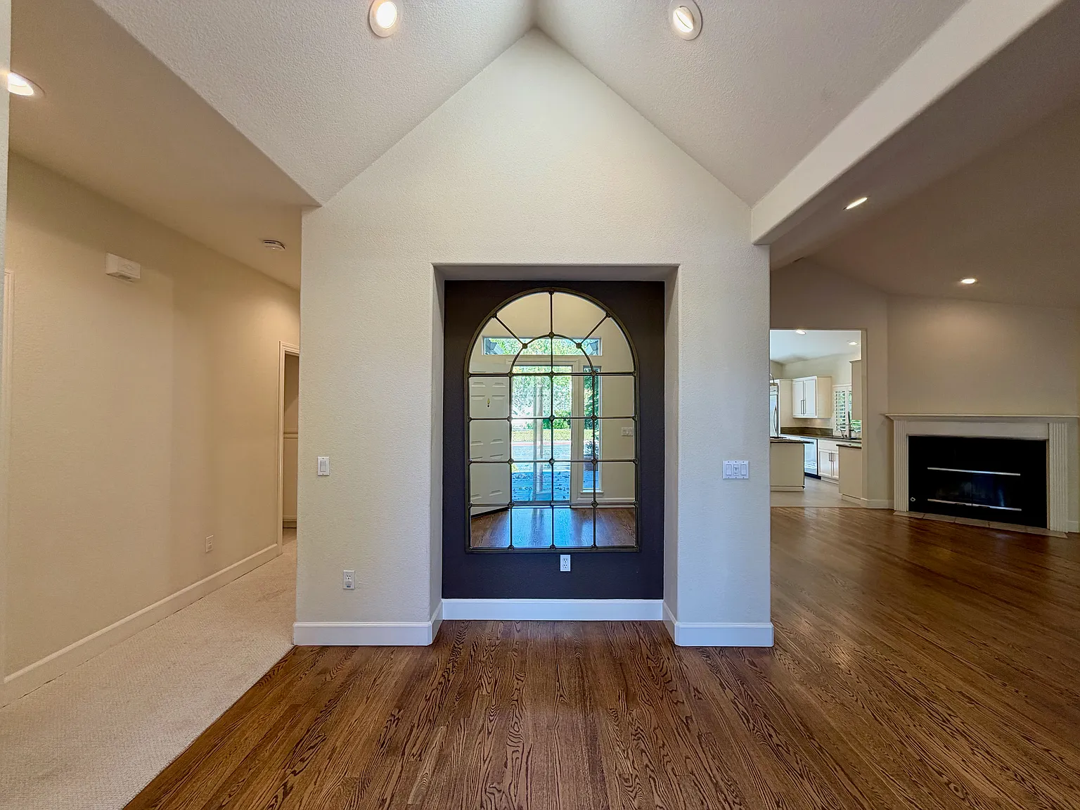 4 bed, 2092 sqft, $7,750 — Photo 3