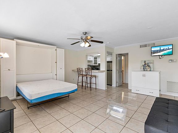 5th image of 1047 Hartley Ave Unit 210