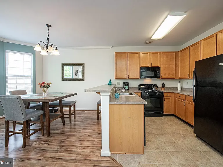 79 Hannah Ct — Photo 8