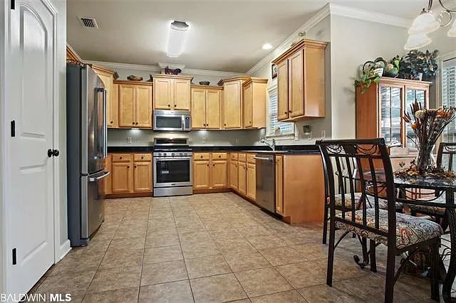 4 bed, 1725 sqft, $2,175 — Photo 2