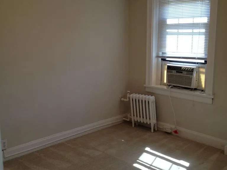 Lowell Apartments — Photo 34