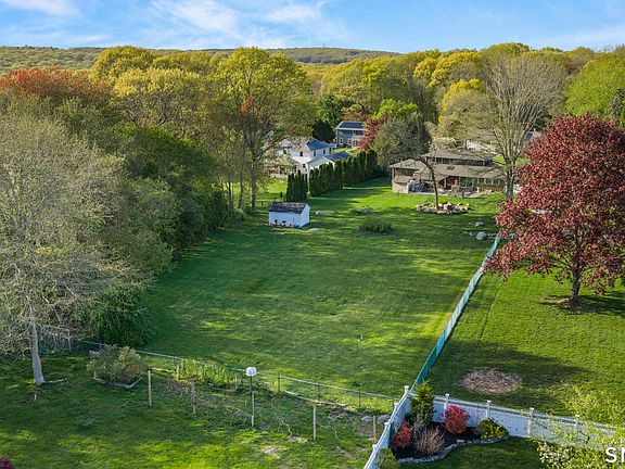 4th image of 24 Colonial Drive