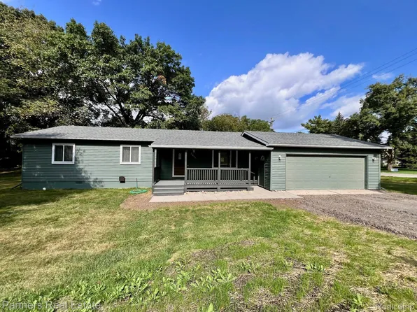 2895 Campers Dr, Highland, MI 48356