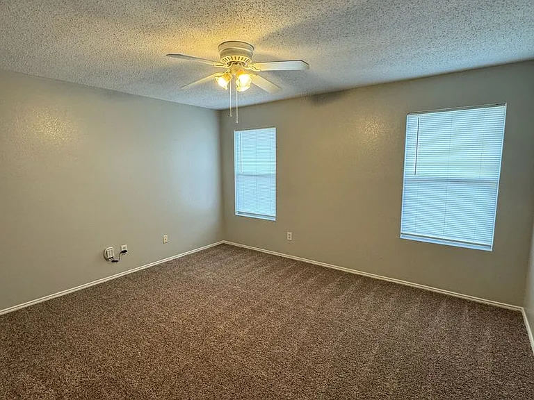 1805 Brookwood Dr — Photo 3