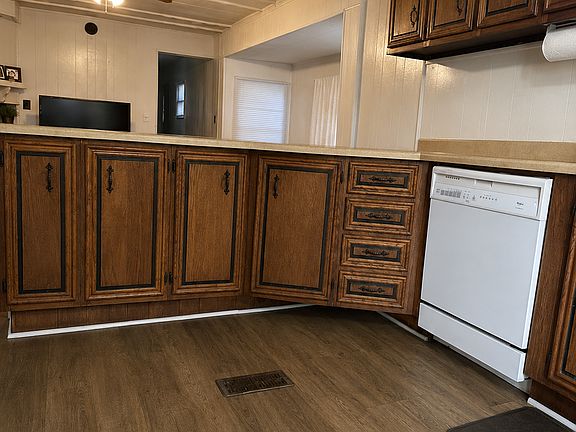 3rd image of 1820 Creekview Dr