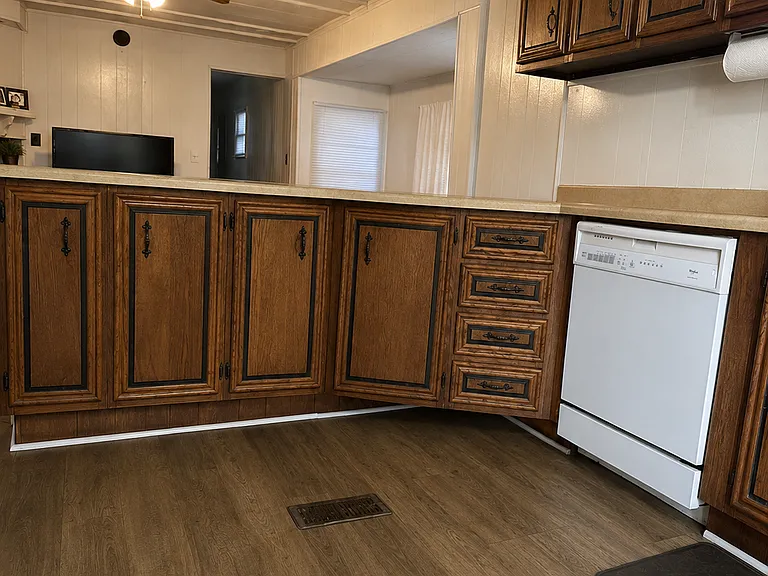 1820 Creekview Dr — Photo 3