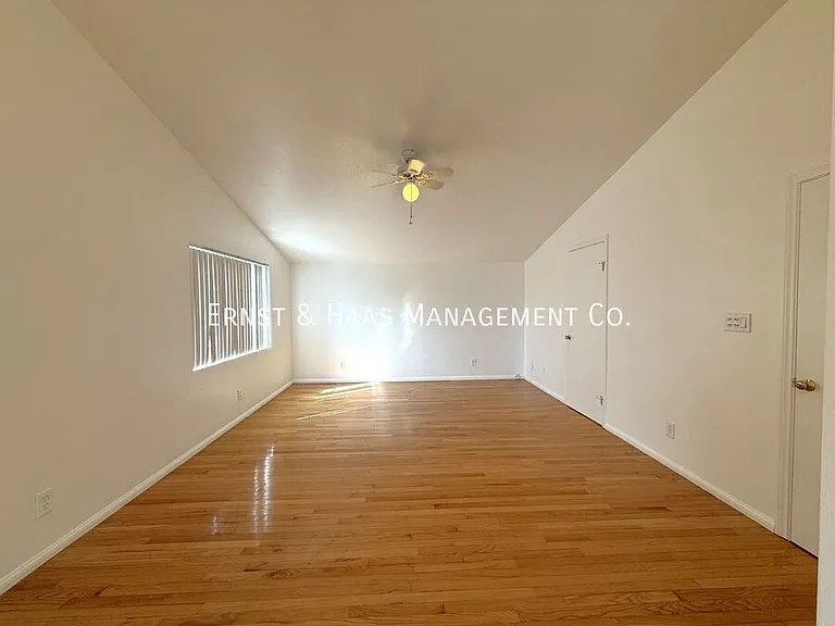 4723 Blackthorne Ave — Photo 28