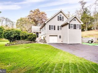 11 Aqueduct Rd, Washington Crossing, PA 18977