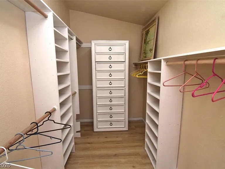 6889 Beverly Glen Ave #B — Photo 11