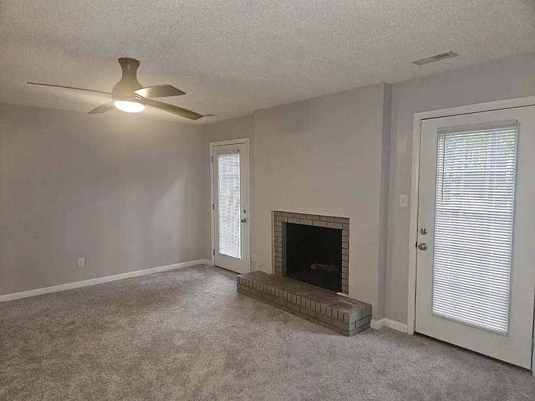 402 Lotus Dr — Photo 4