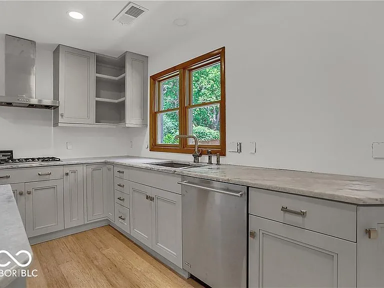 760 W Pine St — Photo 38