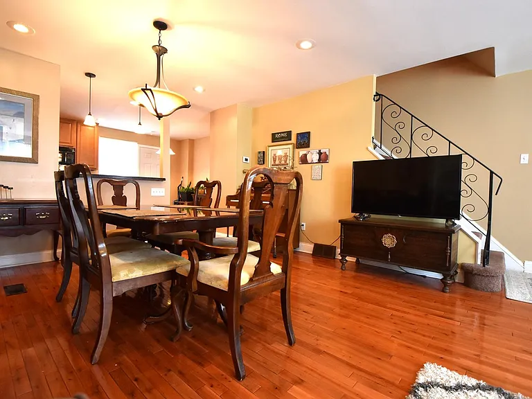 8018 Chelwynde Ave — Photo 39