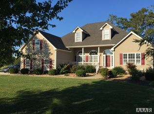 111 Elizabeth Cir, Moyock, NC 27958