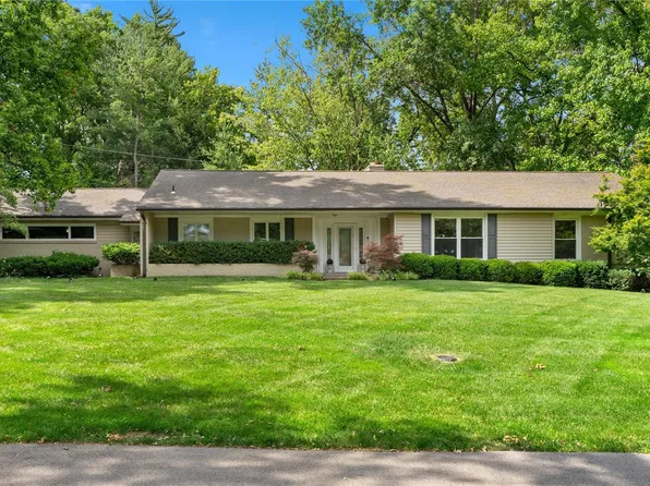 8 Dogwood Ln, Saint Louis, MO 63124