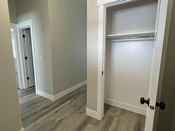5th image of 210 Heaton Ln