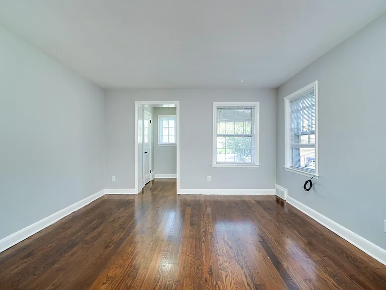1545 Schuylkill Ave — Photo 2