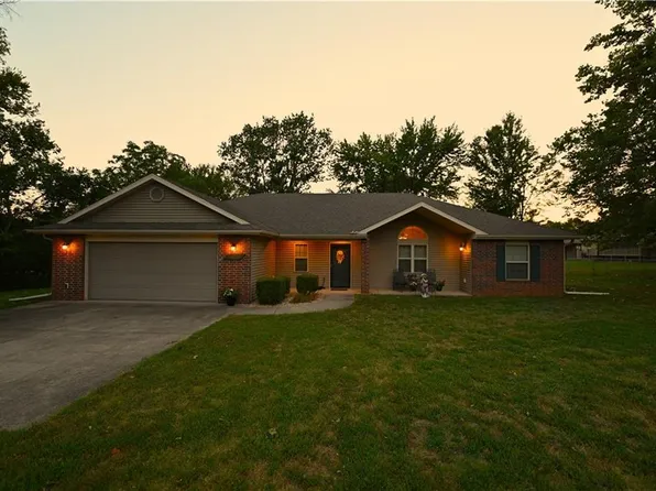 2020 S Ash St, Nevada, MO 64772