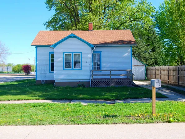 252 E Walnut St, Newell, IA 50568