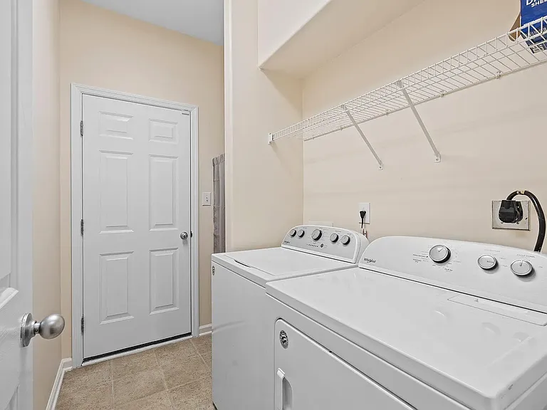 220 Shannon Ct — Photo 22