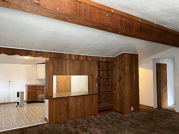 4th image of 392 Walnut St