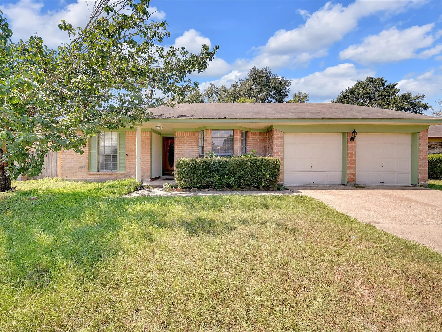 3 bed, 2.0 bath, 1474 sqft, $1,900 — Photo 1