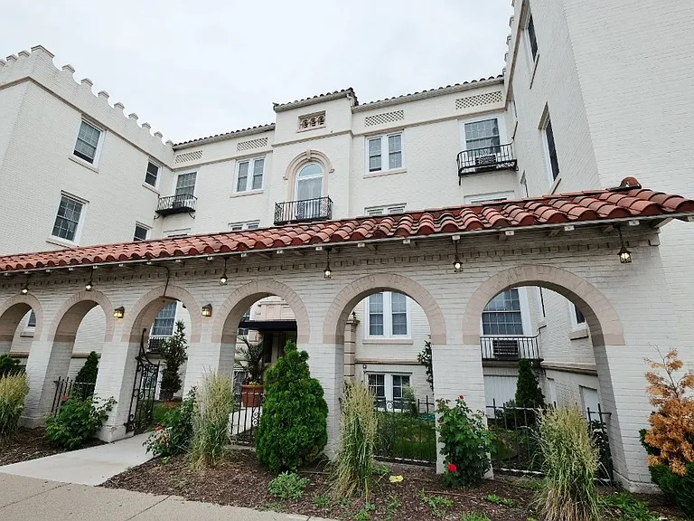 Welcome to Central Lakes of Uptown, where historic charm meets modern living. Enjoy beautifully designed spaces and lush landscaping in a vibrant community. Elevate your lifestyle todayAE'AAAAAaAAAAAAaAAAschedule your tour and see your new home!