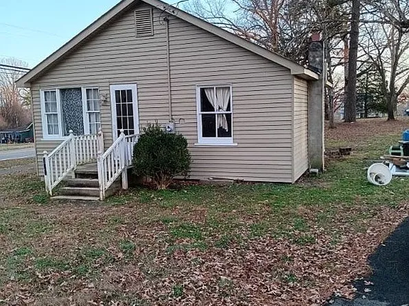 301 Randolph St, Phenix, VA 23959