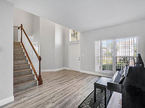 4th image of 73 King Fisher Way