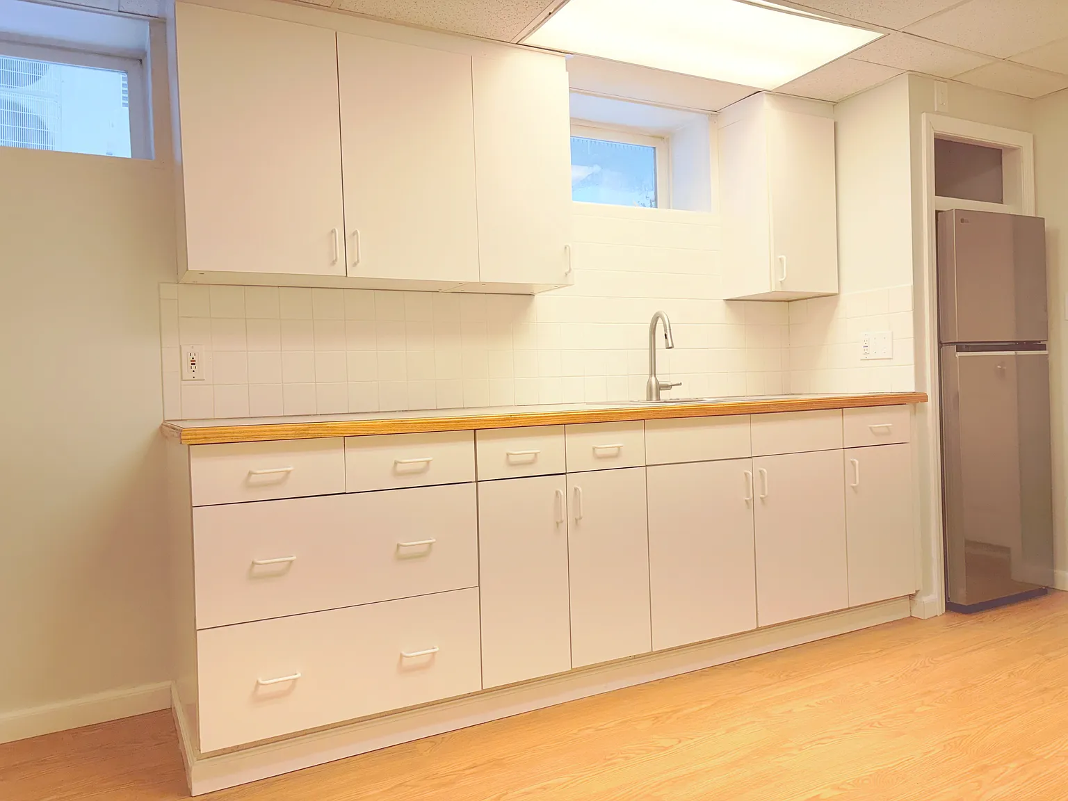 1044 Broadway — Photo 3