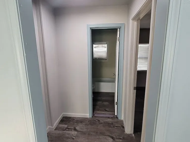 555 E Harmon Dr — Photo 5