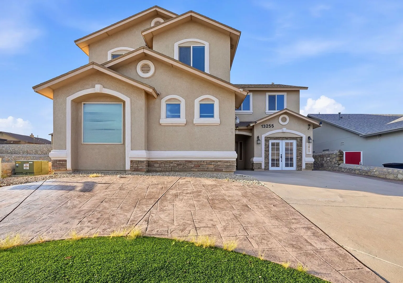 Beautiful Home — Photo 1