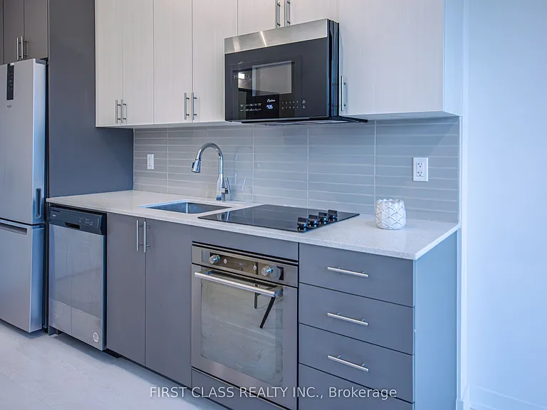 415 Main St W #701 — Photo 8